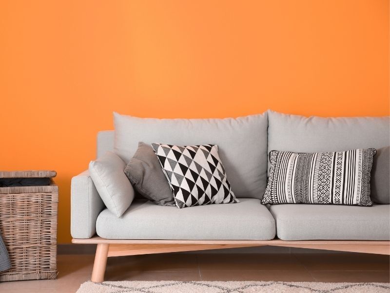 Co musisz wiedzieć o tapicerowanej sofie w Twoim domu